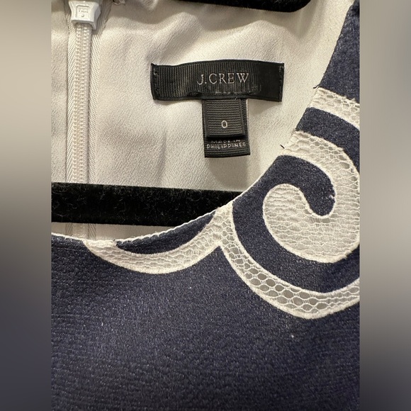 J. Crew white and navy shift patterned dress with lace detailing - size 0 - Picture 2 of 6